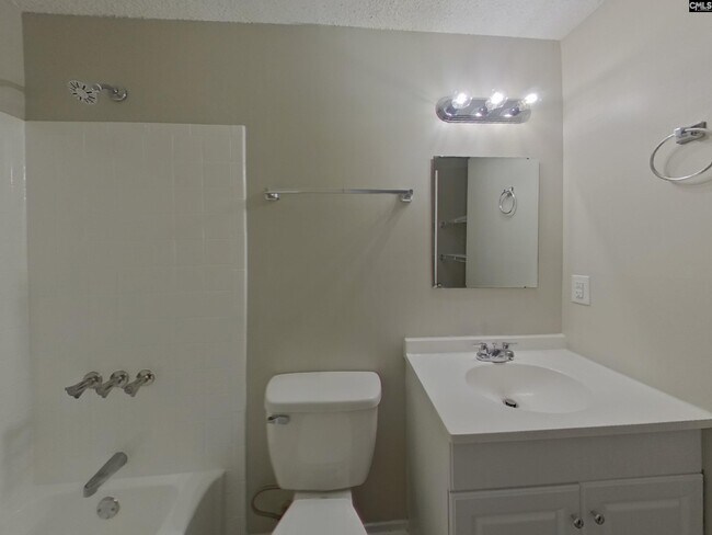 Building Photo - 6 Forestgrove Ct