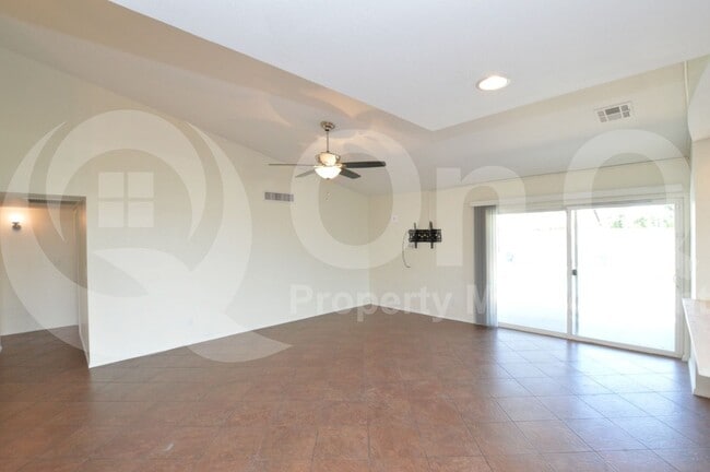 Building Photo - 2218 W Palomino Dr