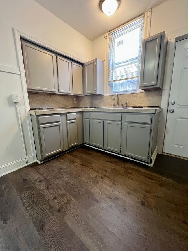 Building Photo - Gorgeous 3-Bedroom Townhome in Allegheny West! Available NOW!