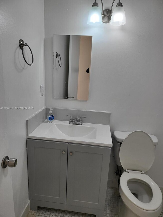 Building Photo - 14611 N Kendall Dr