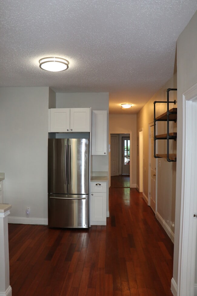 Building Photo - 320 Warren St