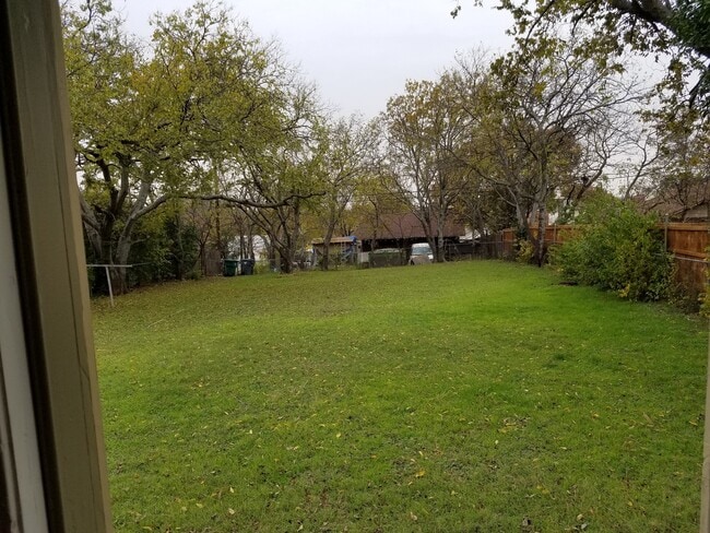 Building Photo - Charming 3 Bedroom 1 Bath in Ridglea Area!