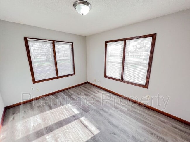 Building Photo - 1201 S 38th St