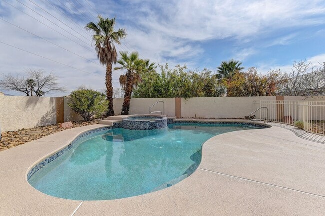 Building Photo - AMERICANA Property Mgmt - Great 2 story, 4 beds house with pool in Desert Shores