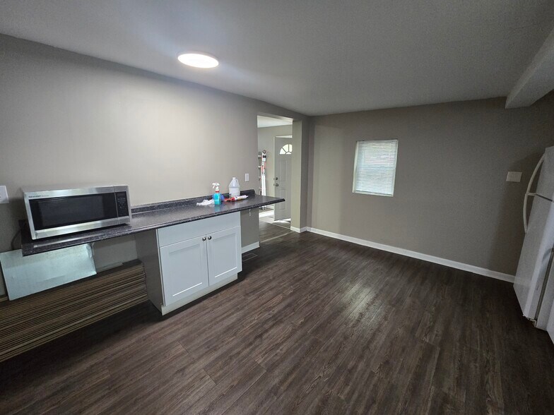 Building Photo - 311 Fountain St