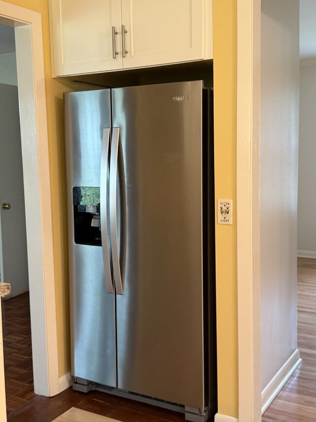 Building Photo - Modern Comforts with Granite & Hardwood Finishes!" 3 Bedroom 2 bath home.