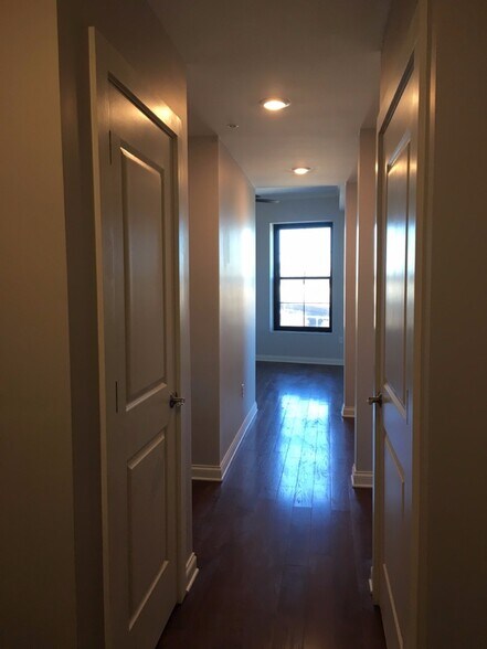Building Photo - 115 Willow Ave