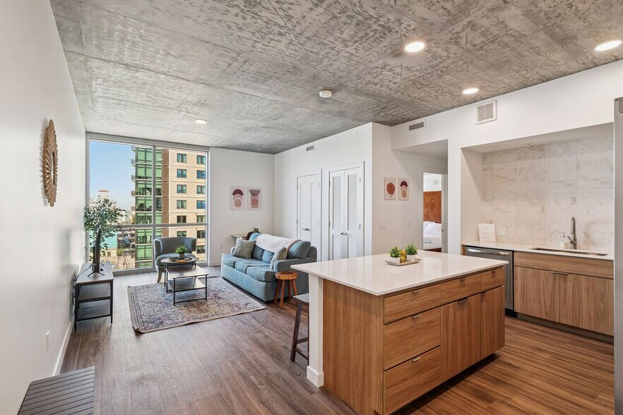 Building Photo - 222 E Jefferson St