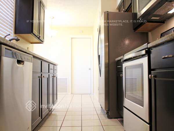 Building Photo - 8685 Brackenwood Dr