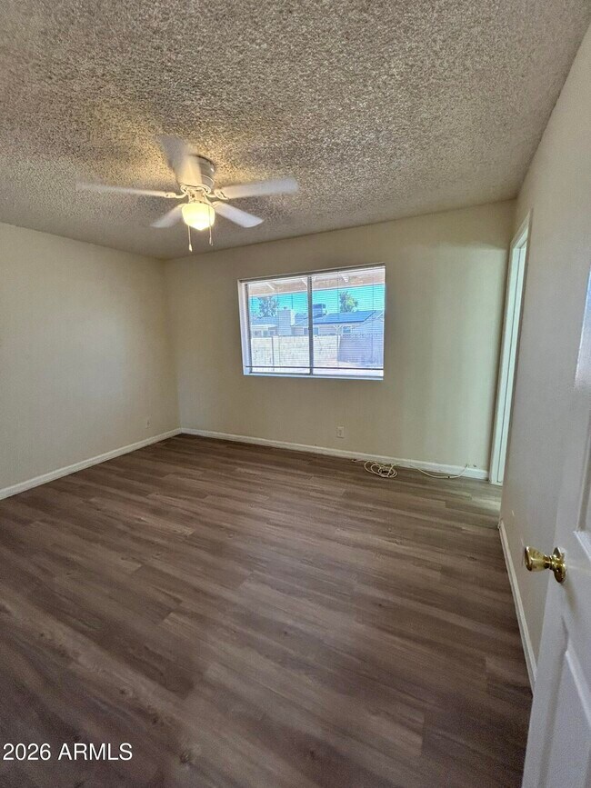 Building Photo - 711 N Oracle Cir