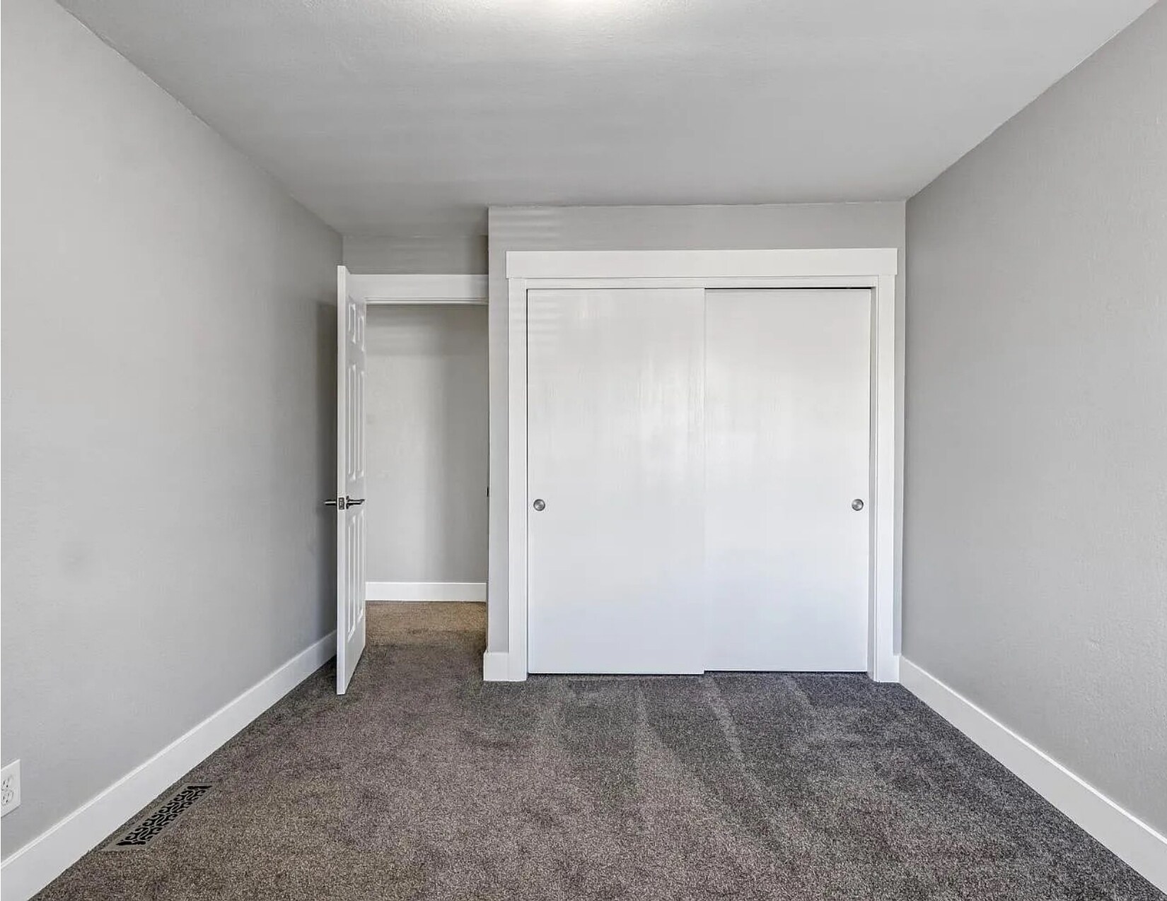 Building Photo - 4676 E Alamos Ave