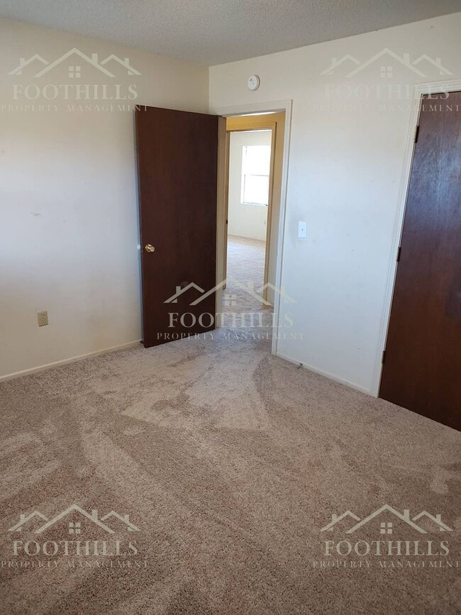 Building Photo - 105 Teakwood Dr