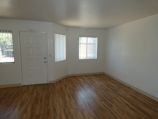Building Photo - 1025 W Boone St