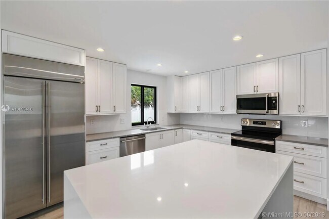 Building Photo - 2539 Wabash Dr