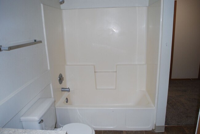 Building Photo - 1716 S Eagleson Rd