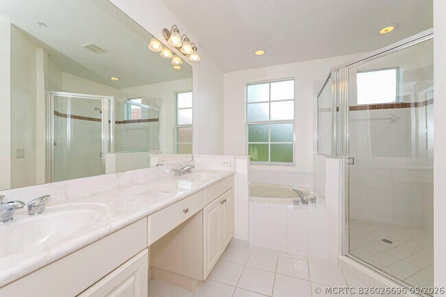Building Photo - 2564 Gardens Pkwy