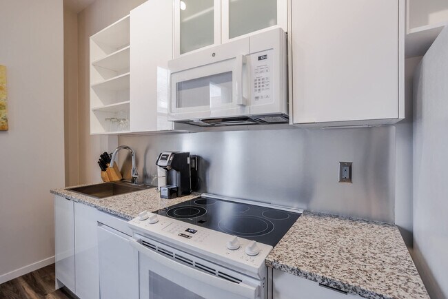 Building Photo - 9-JAN-JAN E 4th St