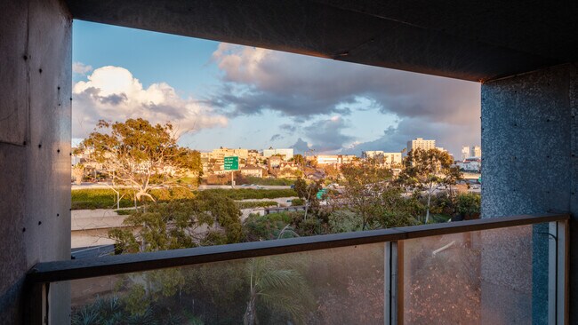 Building Photo - 1944 State St