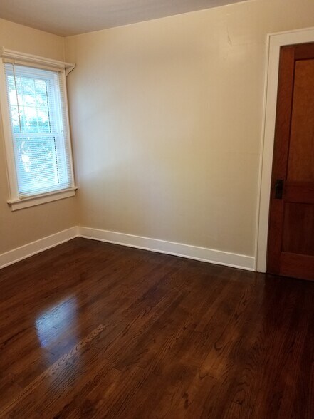 Building Photo - 1255 Elm Lawn St