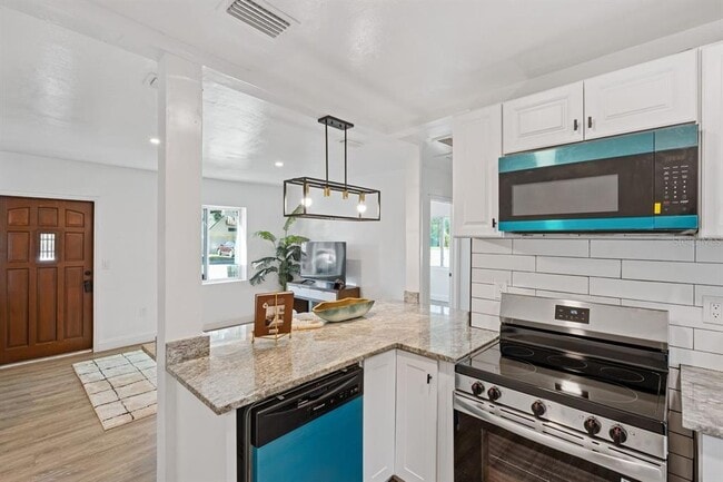 Building Photo - 4635 22nd Ave N