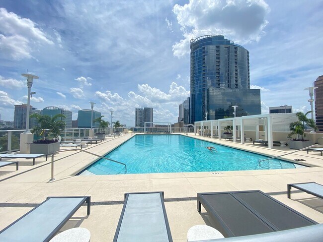 Building Photo - 2 Bedroom 2 Bath VUE Condo -- Application ...