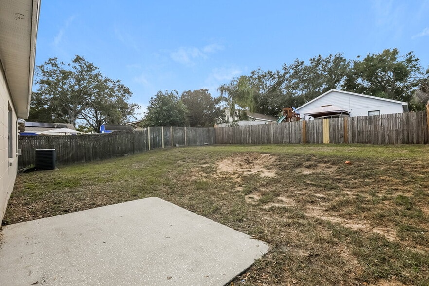 Building Photo - 318 Regal Park Dr