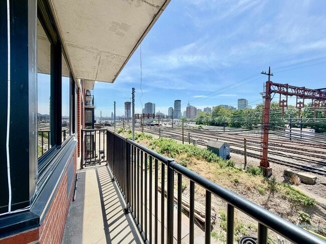 Building Photo - 700 Grove St