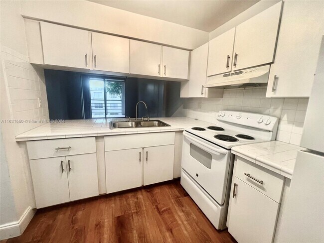 Building Photo - 14150 SW 84th St