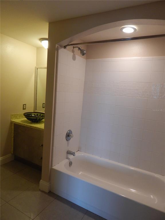 Building Photo - 322 E Central Blvd