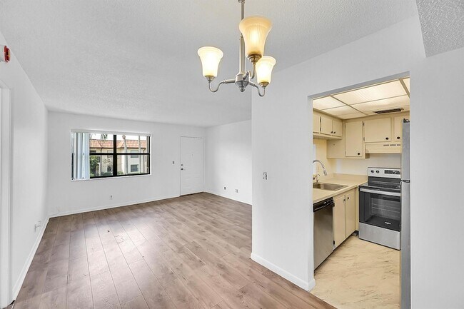 Building Photo - 7226 Golf Colony Ct