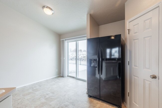 Building Photo - 3 bed 2 bath home