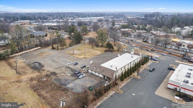 Building Photo - 380 Broadview Ave