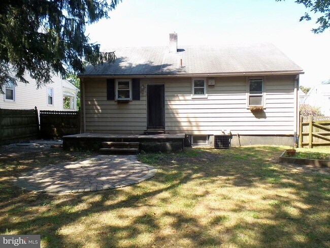 Building Photo - 220 Addison Ave