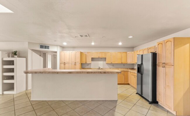 Building Photo - Great home in an active 55+ community!