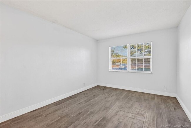 Building Photo - 1564 SE Royal Green Cir