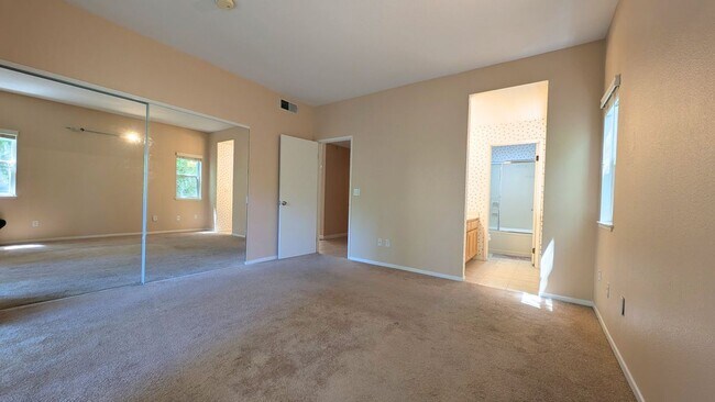 Building Photo - 143 Tuscany Ct