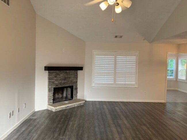 Building Photo - 577 Deadwood Trail