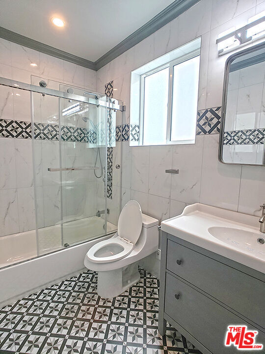 Building Photo - 413 N Harvard Blvd