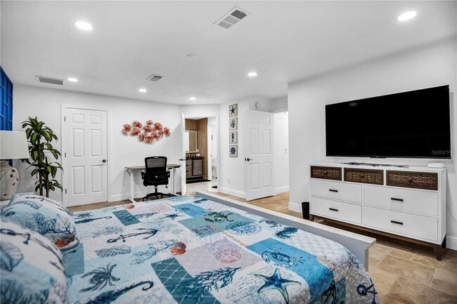 Building Photo - 31 Lands End Ln