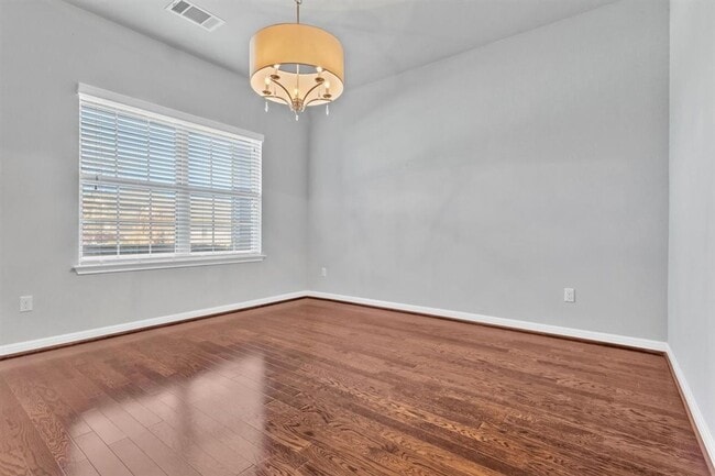 Building Photo - 131 Desert Rose Dr