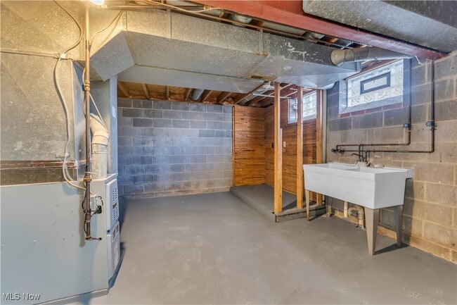 Building Photo - 1392 E 263rd St