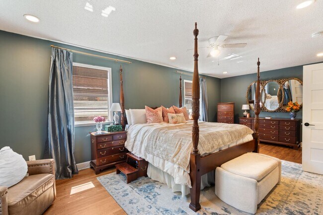 Building Photo - Charming 3 Bedroom Home Near Downtown Savannah with Flex Room & Fenced Yard