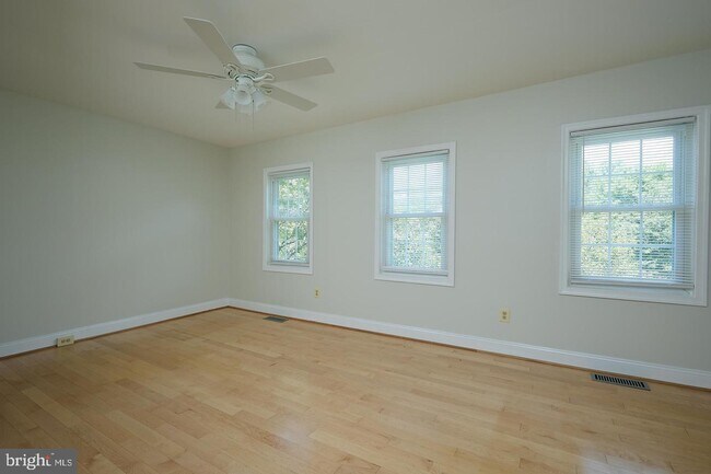 Building Photo - 124 Barnsfield Ct