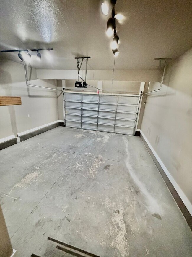 Building Photo - Lehi 3 Bedroom Town Home Pets OK