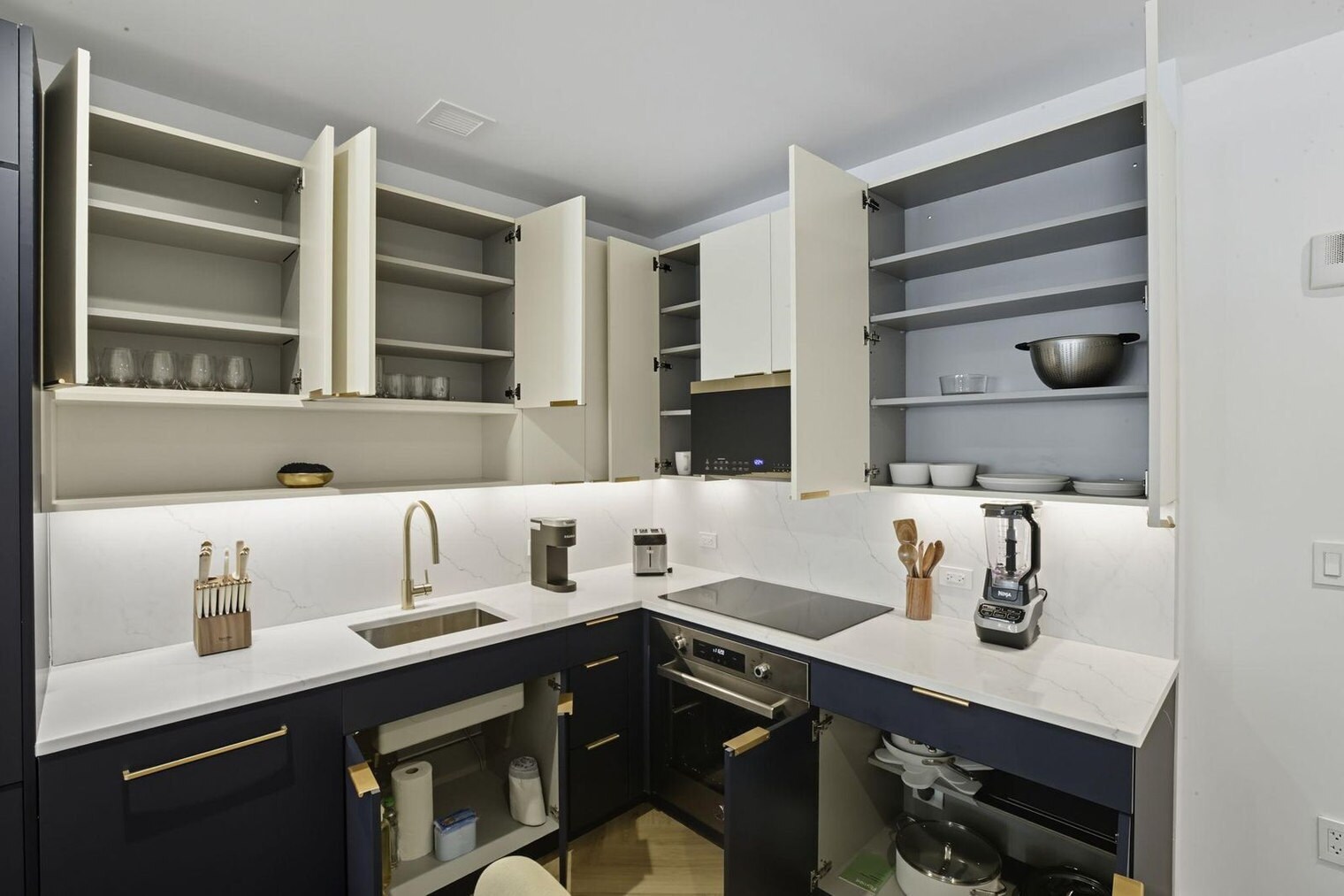 Building Photo - 980 6th Ave