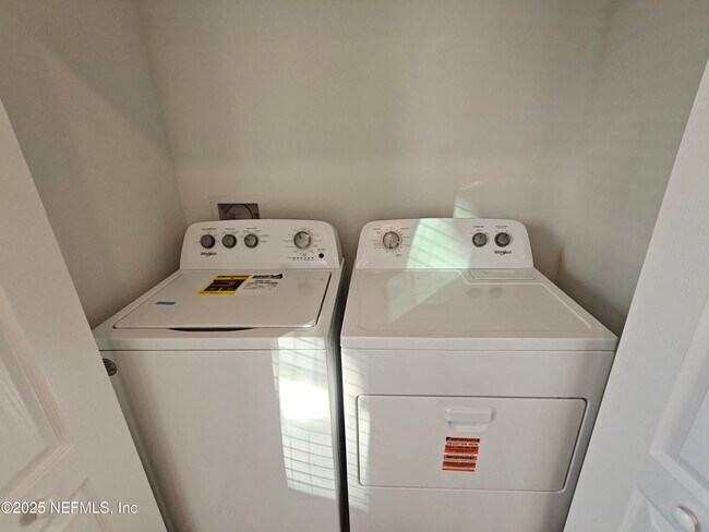 Building Photo - 114 Summer Moon Dr