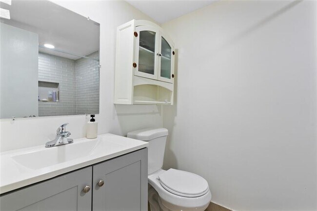 Building Photo - 11605 NW 29th Ct