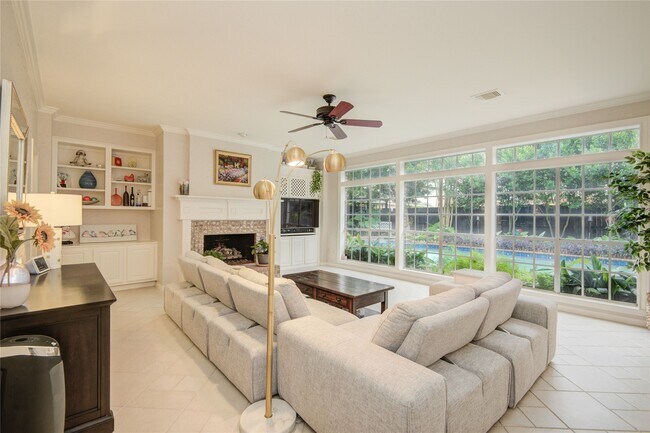 Building Photo - 3902 Lyndhurst Pl