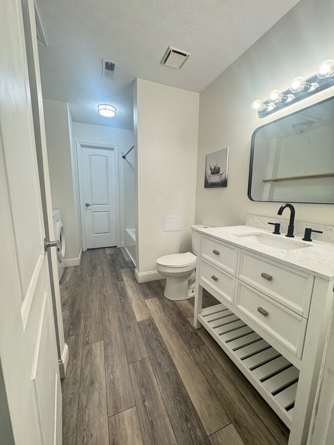 Building Photo - 1003 Parkside Dr