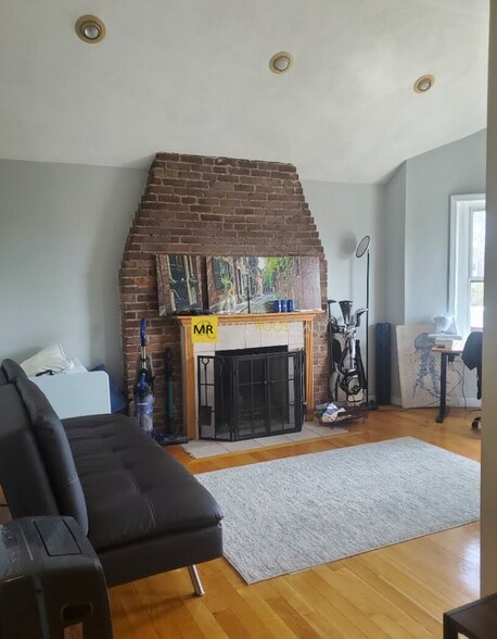 Building Photo - 154 Harvard St